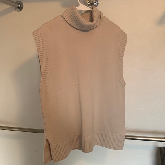Aritzia Sweaters - Aritzia Sweater Vest